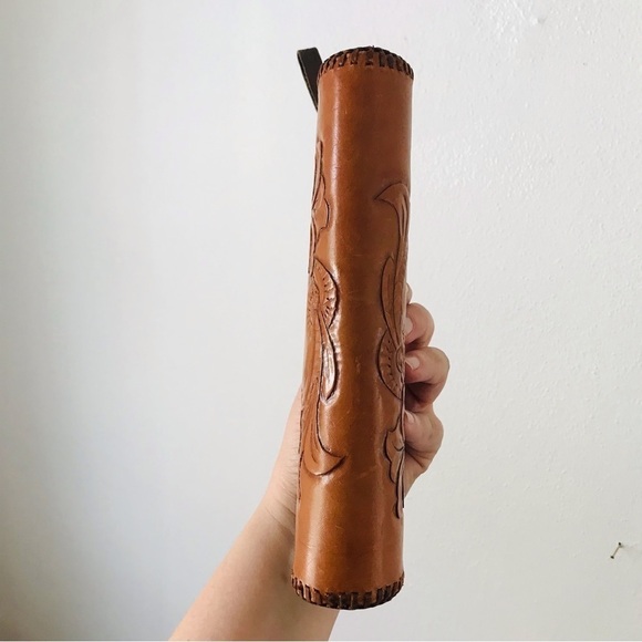 Vintage tooled leather zippered pouch or clutch - Picture 7 of 9